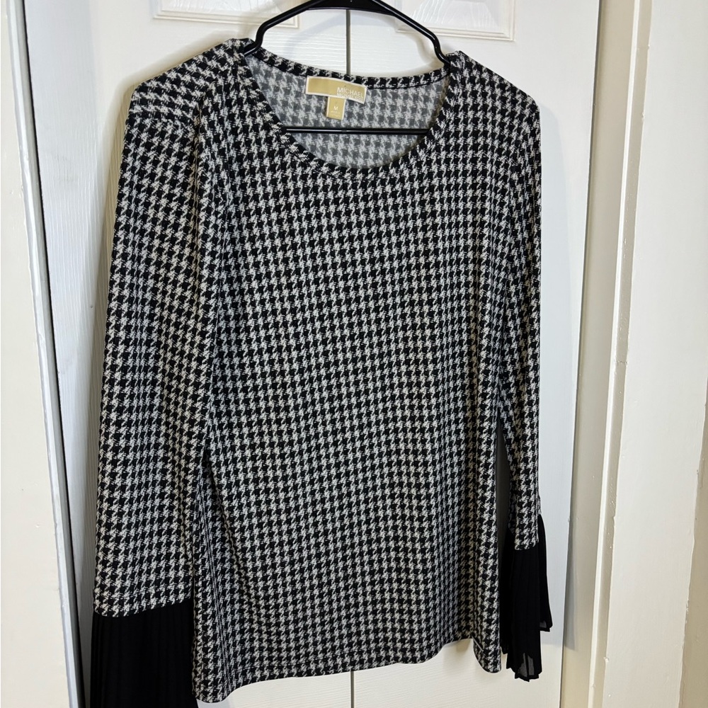 Michael Kors Black and White Houndstooth Long Sleeve Top